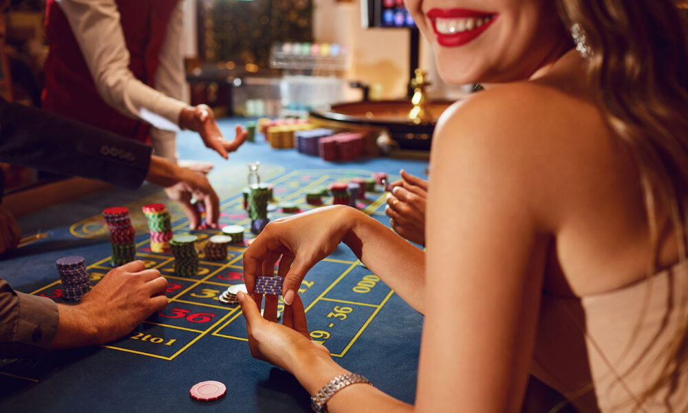 Benefits you will get in playing at online casino
